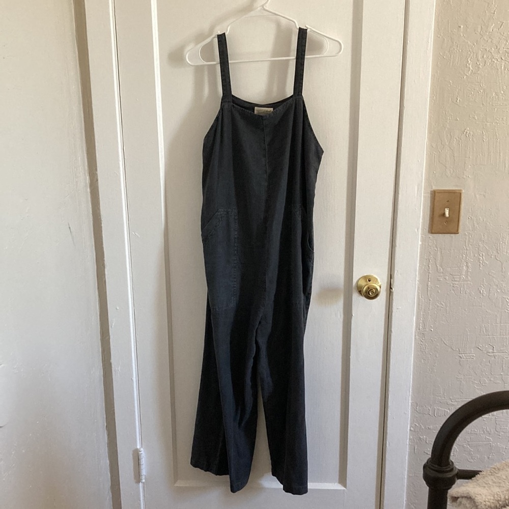 Universal Thread capri length jumper